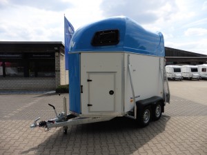 Pferdeanhänger DERBY M mit blauer Polyhaube