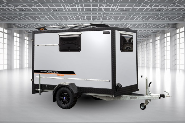 <strong>SPEEDCARAVAN 320</strong> IN CROSS-VERSION